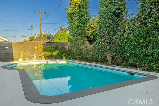 14614 Runnymede Street, Van Nuys CA: https://media.crmls.org/medias/6d1144f3-877d-461c-9e87-81d03098966a.jpg