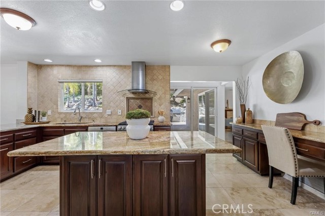 Detail Gallery Image 8 of 47 For 5869 Eilat Pl, Woodland Hills,  CA 91367 - 6 Beds | 3/1 Baths