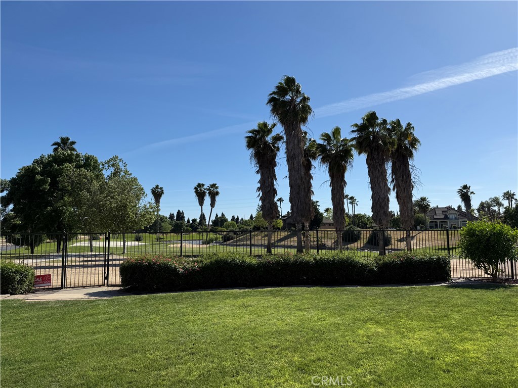 https://media.crmls.org/medias/6d12500f-be90-42ab-805e-8e77ed3bc3d7.jpg?preset=X-Large