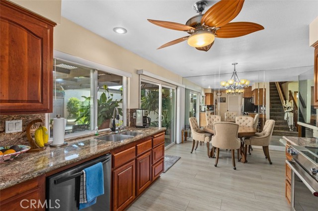 Detail Gallery Image 9 of 27 For 13966 Chelmsford Lane, Westminster,  CA 92683 - 4 Beds | 3 Baths