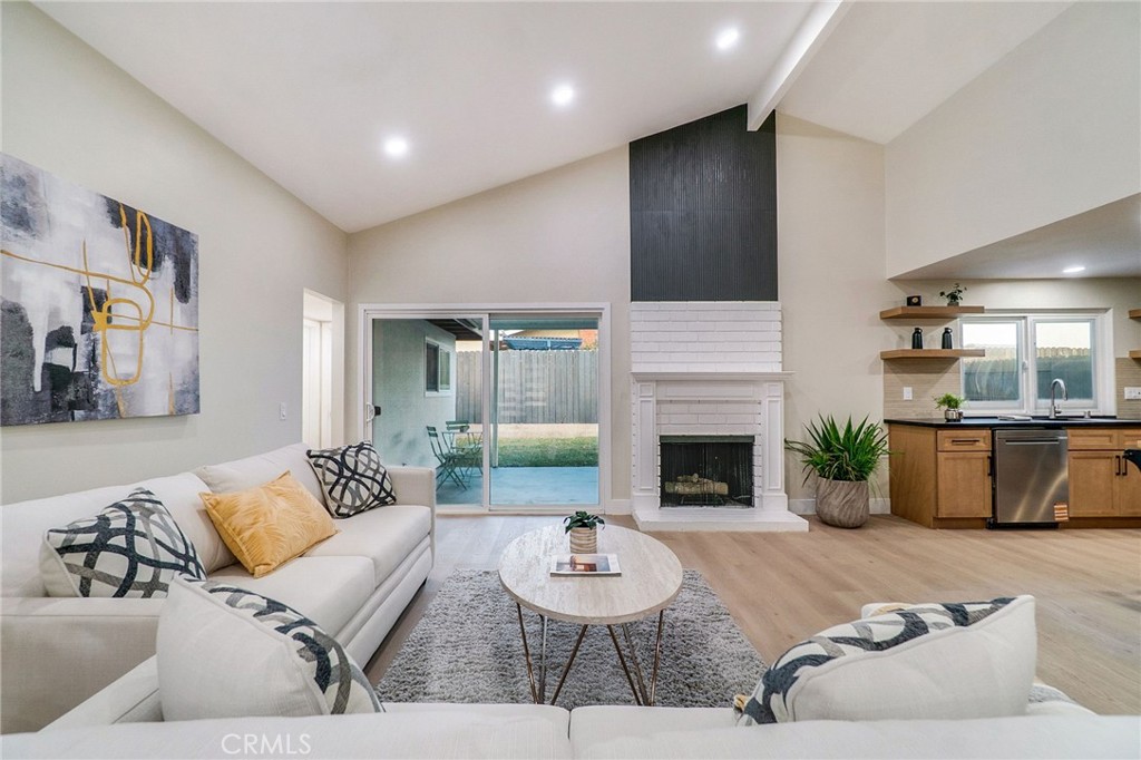 MLS #OC25260184 image #36