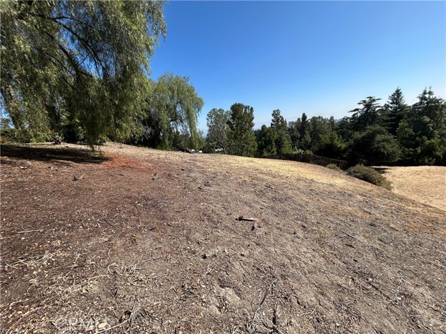 Detail Gallery Image 7 of 7 For 5075 Hood Dr, Woodland Hills,  CA 91364 - – Beds | – Baths