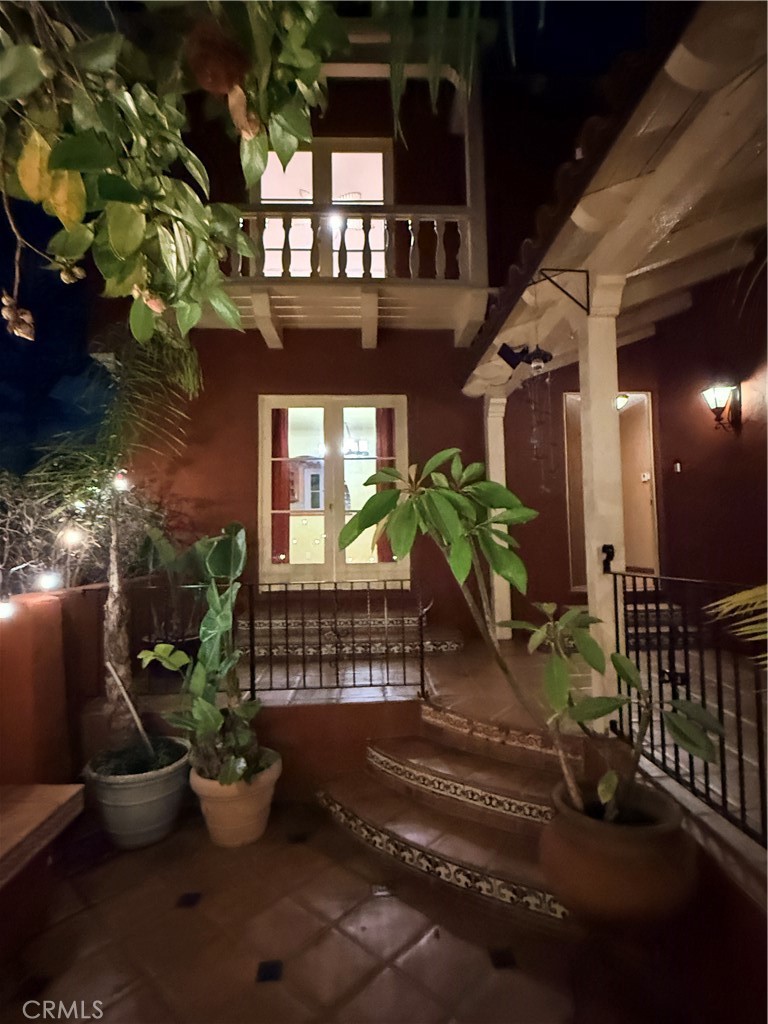 https://media.crmls.org/medias/6d133177-d572-401a-9377-28533726a8d8.jpg?preset=X-Large