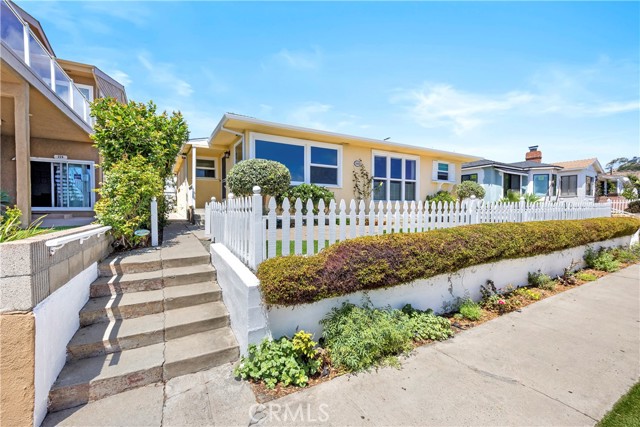 220 Cliff Drive, Laguna Beach CA: https://media.crmls.org/medias/6d13cd66-576c-4a8a-a069-a0a00ac8ab88.jpg