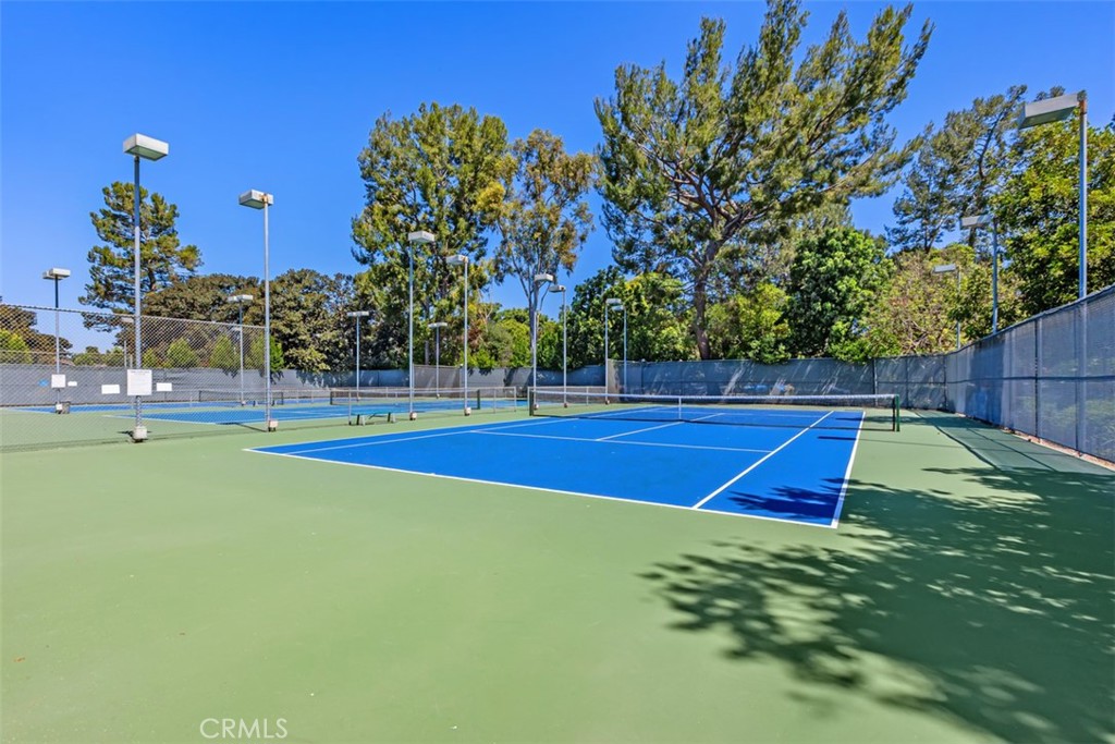 https://media.crmls.org/medias/6d140795-cefb-4cc9-817f-dce301ef381f.jpg?preset=X-Large