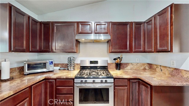Detail Gallery Image 14 of 74 For 14380 La Brisa Rd, Victorville,  CA 92392 - 4 Beds | 2/1 Baths