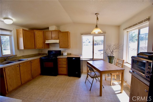 Detail Gallery Image 16 of 41 For 12831 Carp St., Montague,  CA 96064 - 2 Beds | 1 Baths