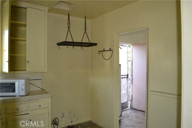 2121 N Pass Avenue, Burbank CA: https://media.crmls.org/medias/6d150dfe-81c2-4c56-812c-7fa1d3fd96b6.jpg