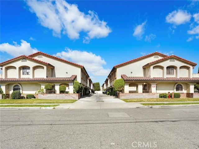 Detail Gallery Image 1 of 15 For 307 N Lincoln Ave #D,  Monterey Park,  CA 91755 - 4 Beds | 3 Baths
