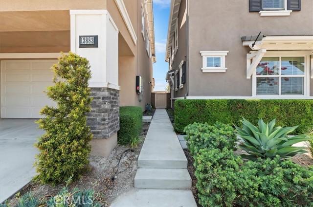 13893 La Pradera Way, Eastvale CA: https://media.crmls.org/medias/6d166ed5-e8de-4bbd-bf90-f266f6f567fb.jpg