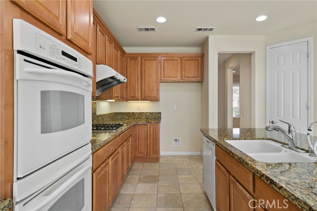 Detail Gallery Image 17 of 63 For 13761 Dellbrook St, Corona,  CA 92880 - 6 Beds | 4 Baths