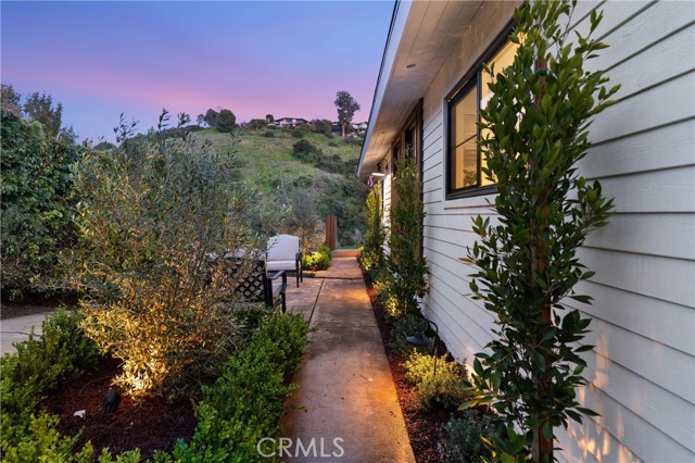 Detail Gallery Image 23 of 33 For 1364 Dunning Dr, Laguna Beach,  CA 92651 - 3 Beds | 2 Baths