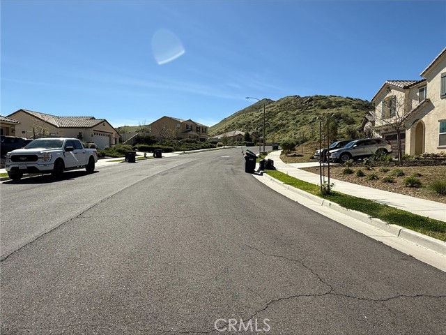 Detail Gallery Image 3 of 26 For 553 Chalakat Ct, San Jacinto,  CA 92582 - 3 Beds | 2 Baths