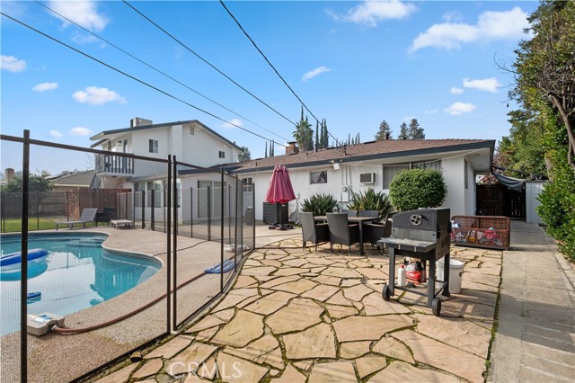 Detail Gallery Image 18 of 64 For 925 S Purdue Ave, Fresno,  CA 93727 - 5 Beds | 4 Baths