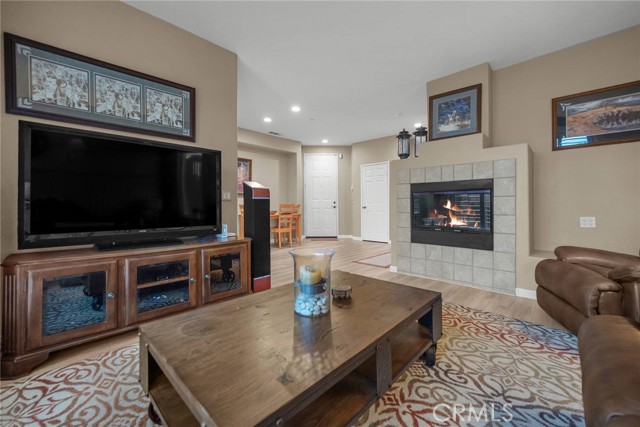 Detail Gallery Image 8 of 30 For 1448 Patricia #203,  Simi Valley,  CA 93065 - 3 Beds | 2/1 Baths