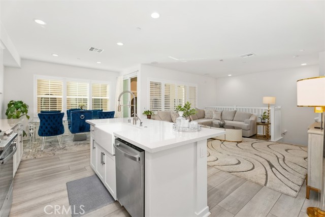 Detail Gallery Image 6 of 37 For 704 Dusky Creek, Lake Forest,  CA 92610 - 3 Beds | 2/2 Baths