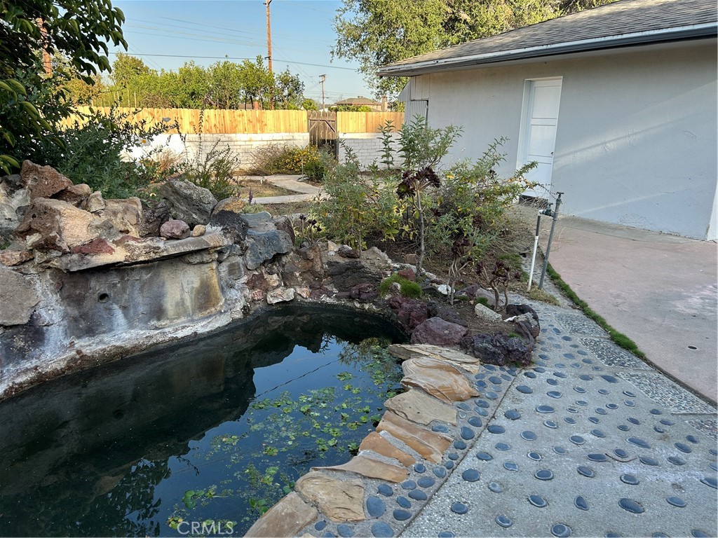 https://media.crmls.org/medias/6d195b0d-1716-499b-9ae6-28921666a9f6.jpg?preset=X-Large