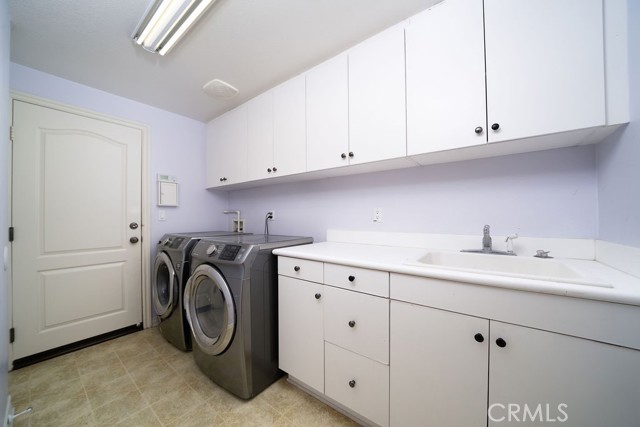 26 Upland, Irvine CA: https://media.crmls.org/medias/6d1b2e02-1c64-472e-874b-02dba2f9a674.jpg