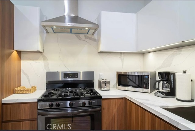 Detail Gallery Image 10 of 25 For 12134 Clarkson Rd, Los Angeles,  CA 90064 - 2 Beds | 3/1 Baths