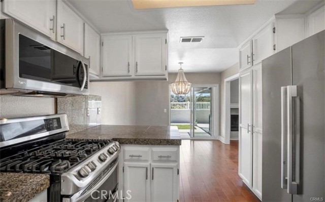 Detail Gallery Image 8 of 12 For 22122 Summit Hill Dr #10,  Lake Forest,  CA 92630 - 2 Beds | 2/1 Baths