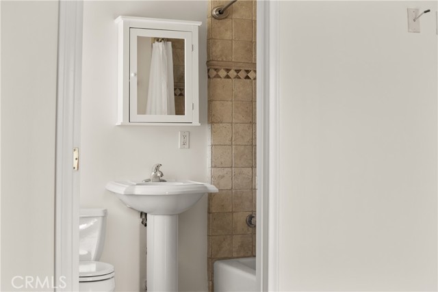 Detail Gallery Image 29 of 66 For 406 N Fairview, Burbank,  CA 91505 - 5 Beds | 4/1 Baths