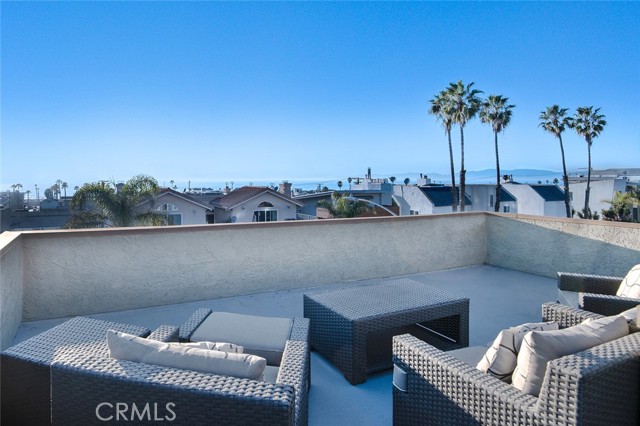 1424 Manhattan Avenue, Hermosa Beach, California 90254, 2 Bedrooms Bedrooms, ,2 BathroomsBathrooms,Residential,Sold,Manhattan,SB22026668