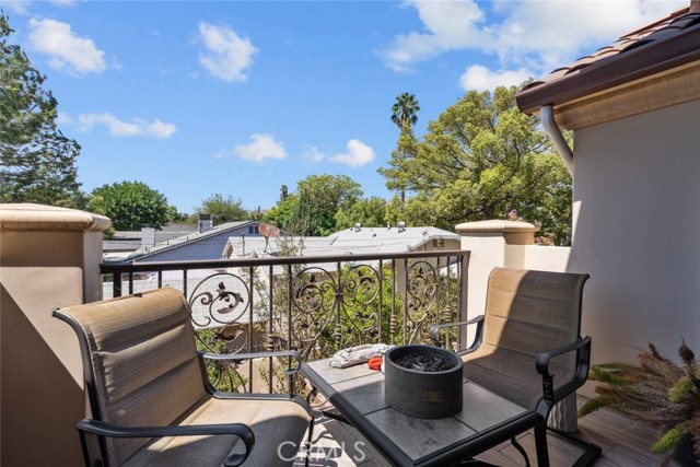 Detail Gallery Image 33 of 39 For 201 N Reese Pl #203,  Burbank,  CA 91506 - 3 Beds | 2 Baths