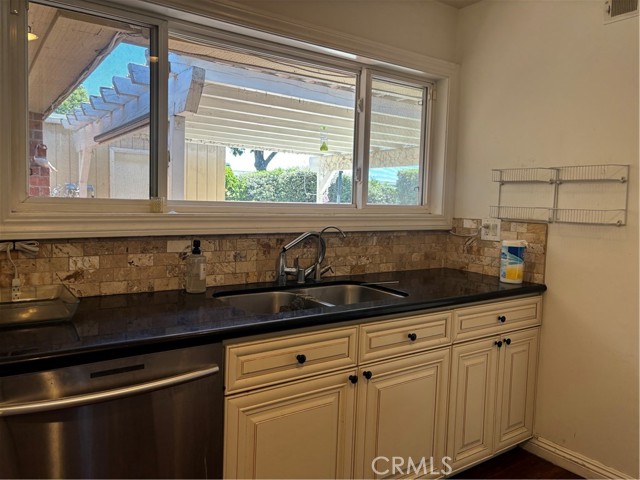 Detail Gallery Image 7 of 23 For 2032 E Fern Dr, Fullerton,  CA 92831 - 3 Beds | 2 Baths