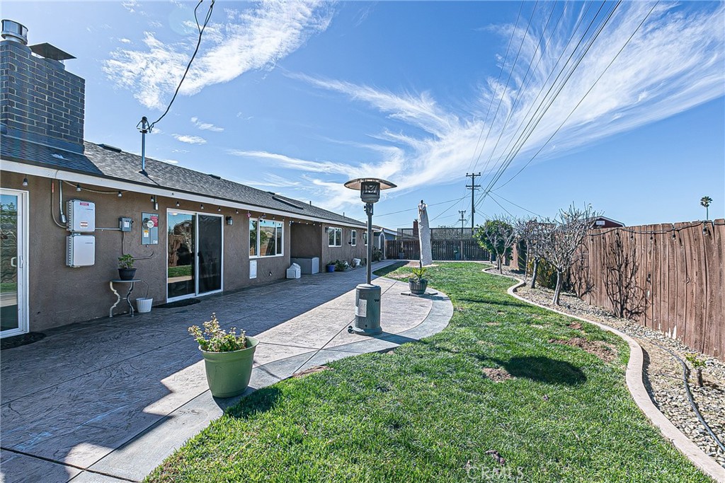https://media.crmls.org/medias/6d1e103d-ab29-47bf-aa8c-1555ac8914e5.jpg?preset=X-Large