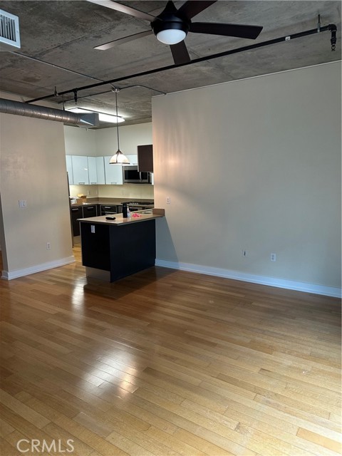 645 W 9th Street, Los Angeles CA: https://media.crmls.org/medias/6d1eaafd-3e36-464b-9688-875ff79ee33a.jpg