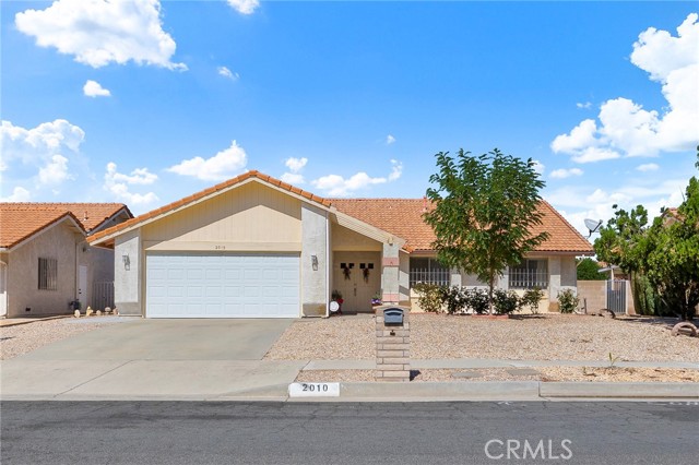 Detail Gallery Image 3 of 50 For 2010 Silver Oak Way, Hemet,  CA 92545 - 3 Beds | 2 Baths