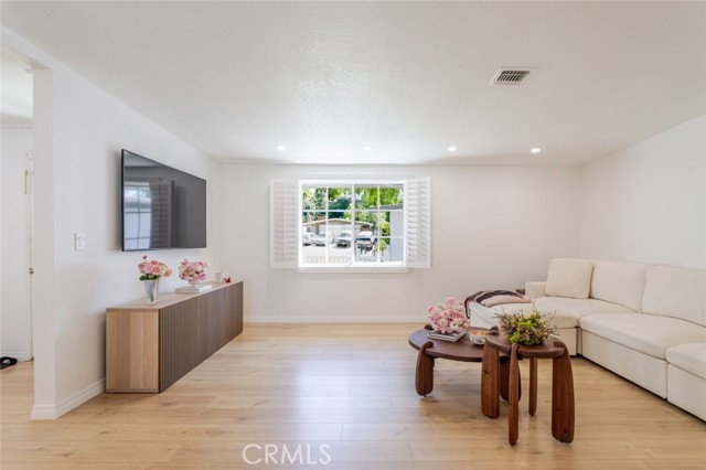 Detail Gallery Image 6 of 39 For 22459 Guadilamar Dr, Saugus,  CA 91350 - 3 Beds | 2 Baths