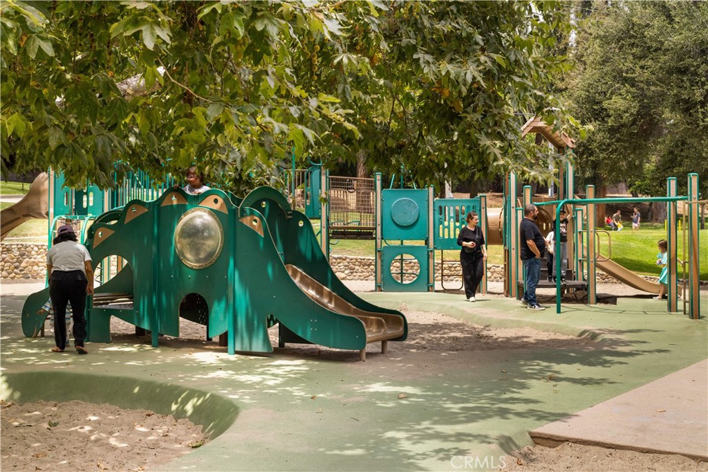 https://media.crmls.org/medias/6d1ff73f-60cc-469e-9321-4dbea36d97cb.jpg?preset=X-Large