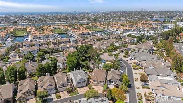 Detail Gallery Image 40 of 47 For 6128 Avalon Ct, Long Beach,  CA 90803 - 4 Beds | 3 Baths
