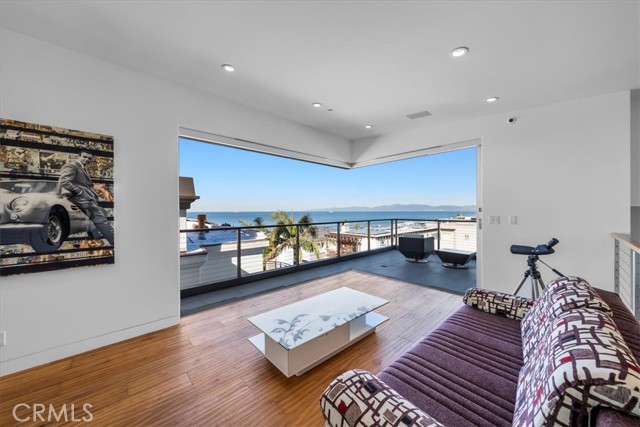 Detail Gallery Image 17 of 75 For 228 31st St, Manhattan Beach,  CA 90266 - 4 Beds | 3/2 Baths