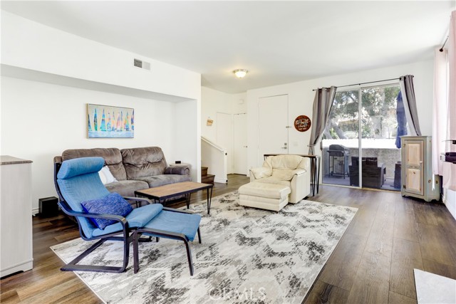 Detail Gallery Image 6 of 27 For 13901 Olive View Ln #6,  Sylmar,  CA 91342 - 3 Beds | 2/1 Baths