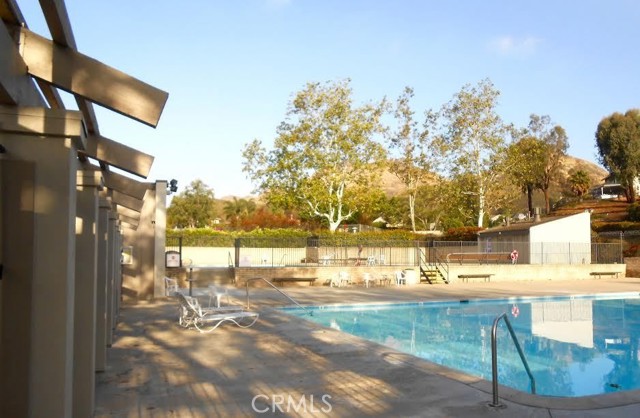 Detail Gallery Image 7 of 9 For 660 Martinique, Newbury Park,  CA 91320 - 4 Beds | 3 Baths