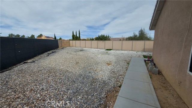 Detail Gallery Image 18 of 24 For 16124 Holly Ridge Ct, Victorville,  CA 92395 - 3 Beds | 2 Baths