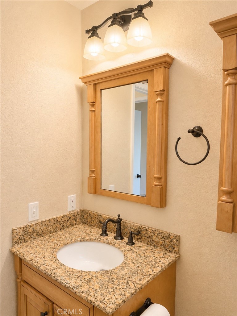 https://media.crmls.org/medias/6d24e301-728e-4add-bfcd-73adeb115966.jpg?preset=X-Large