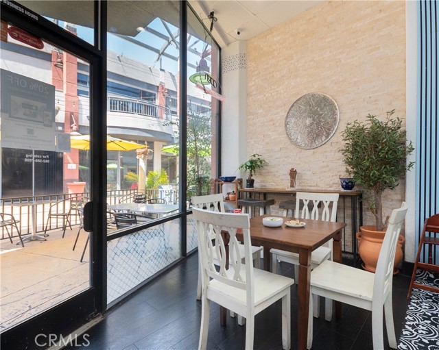 245 Pine Ave Avenue, Long Beach CA: https://media.crmls.org/medias/6d253b2c-55a6-4e4e-8015-02bda3c28045.jpg