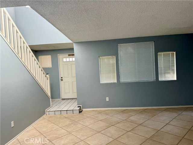 Detail Gallery Image 3 of 22 For 10850 Almond St, Adelanto,  CA 92301 - 3 Beds | 2/1 Baths