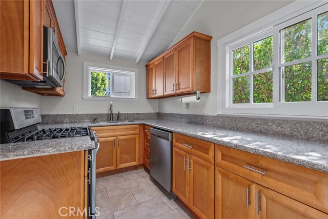 Detail Gallery Image 14 of 22 For 10624 Bloomfield #a St, Toluca Lake,  CA 91602 - 1 Beds | 1 Baths