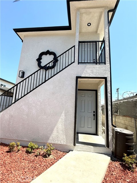 8624 Graham Avenue, Los Angeles CA: https://media.crmls.org/medias/6d289c00-57ee-4332-a7ff-67477c43554a.jpg