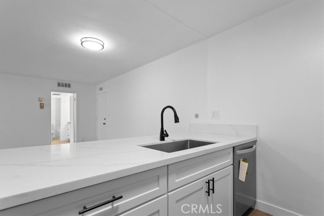 5403 Newcastle Avenue, Encino CA: https://media.crmls.org/medias/6d28e1e3-934b-41b9-82f1-47fc476241f1.jpg