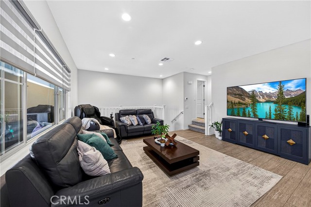 Detail Gallery Image 2 of 31 For 404 Echo Blue, Lake Forest,  CA 92610 - 3 Beds | 2/2 Baths