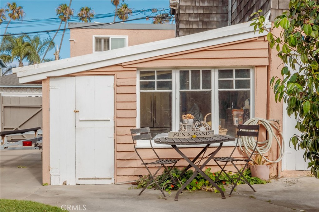 https://media.crmls.org/medias/6d291549-d3fd-4fa9-a684-d514e82aef10.jpg?preset=X-Large