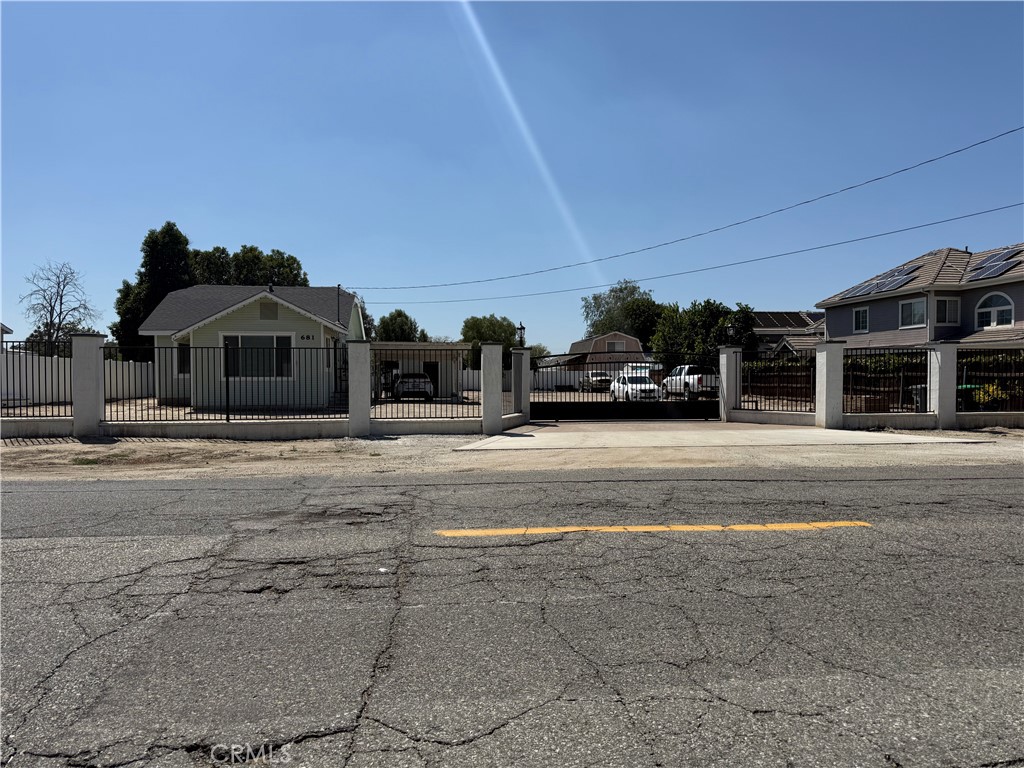 681 N Soboba