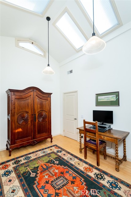 Detail Gallery Image 20 of 58 For 1404 Corona Dr, Glendale,  CA 91205 - 4 Beds | 2/1 Baths