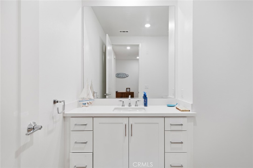 https://media.crmls.org/medias/6d2a0db9-601b-4ae5-86cc-54bedaabe044.jpg?preset=X-Large