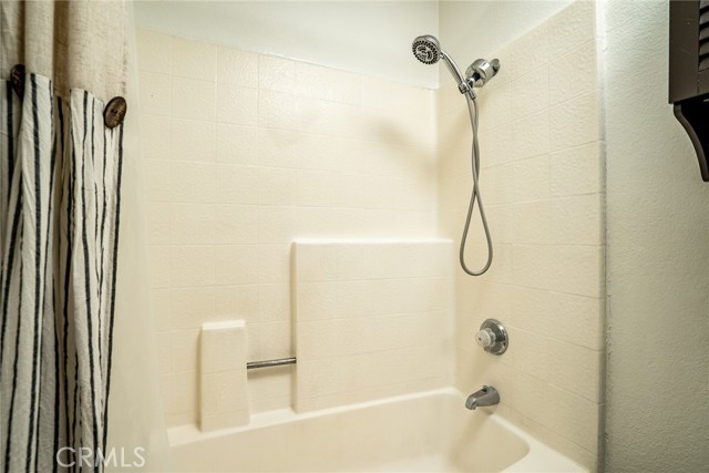 Image 15 of 37 For 4201 W 5th Street 218